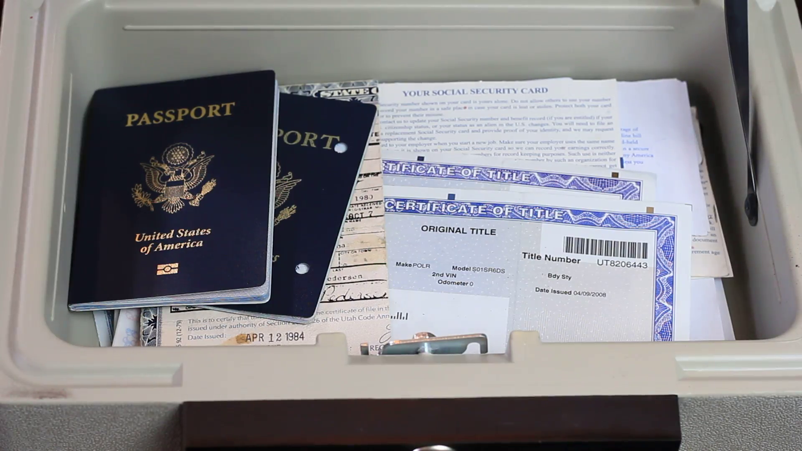 6 Things to Keep in a Fire Resistant Safe